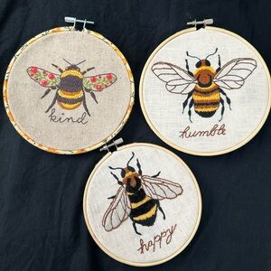 Hand made Bee sings